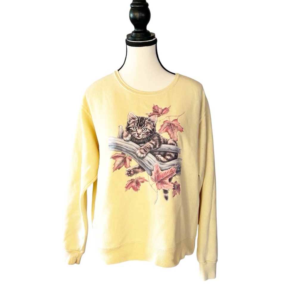Vintage Butter Yellow Cat and Autumn Leaves Graphic Women's Crew Neck Sweater
